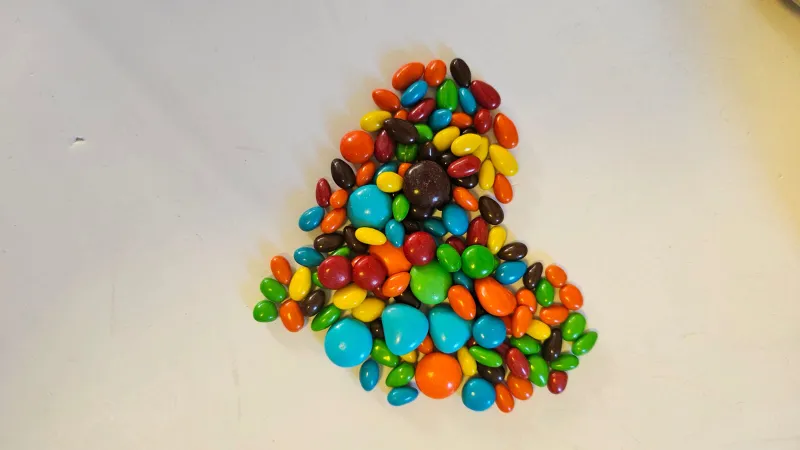 מנורת עדשים עם הקדשה אישית