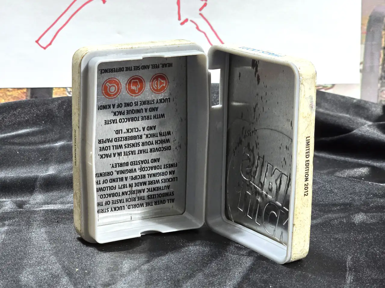 ‏LUCKY STRIKE, קופסת מתכת וינטג' 10/6.5/2.5 ס"מ