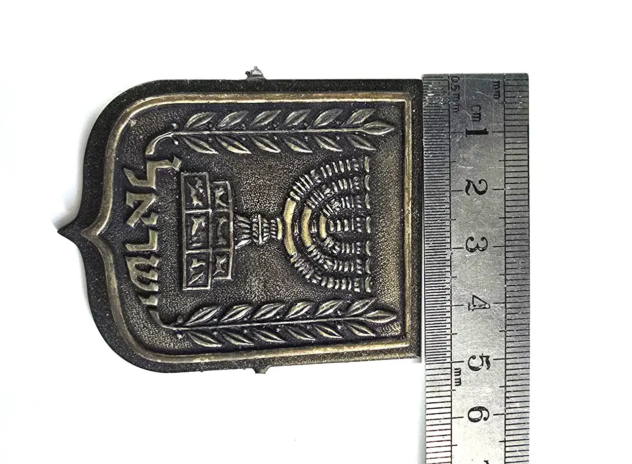 סמל המנורה ישראל ממתכת כנראה ברונזה