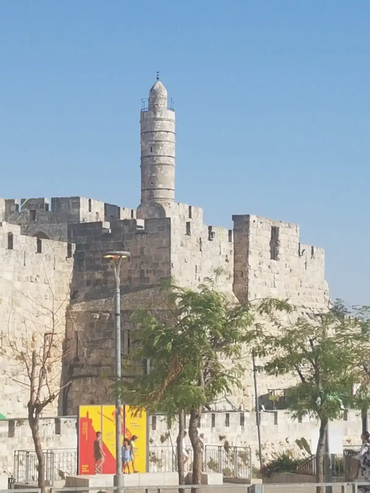 ירושלים פנים רבות לה