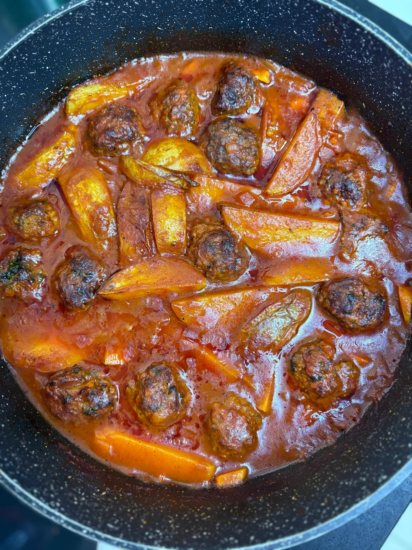 אוכל ביתי מפרום פלפלים בשר