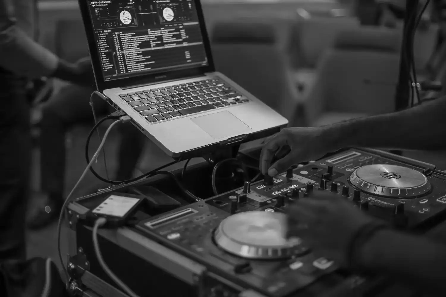 הפקת EP עם קליפ – יצירה שמתחילה בצליל ונגמרת בתמונה