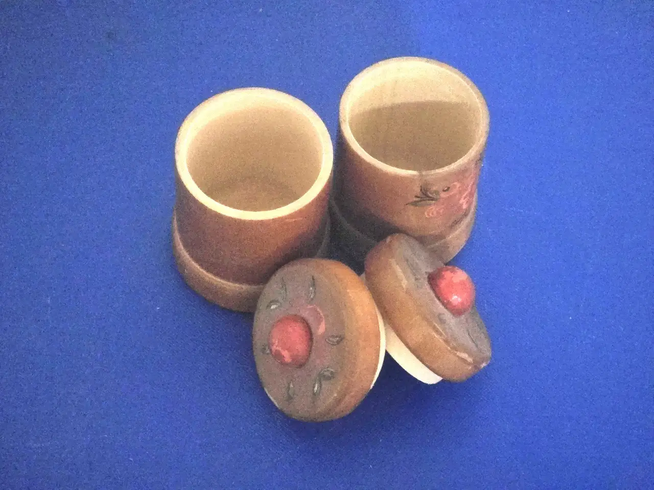 לוט 2 קופסאות עץ ישנות, לתבלינים, וינטאג', נאות, ציור עבודת יד, גובה 8, קוטר 5 ס"מ