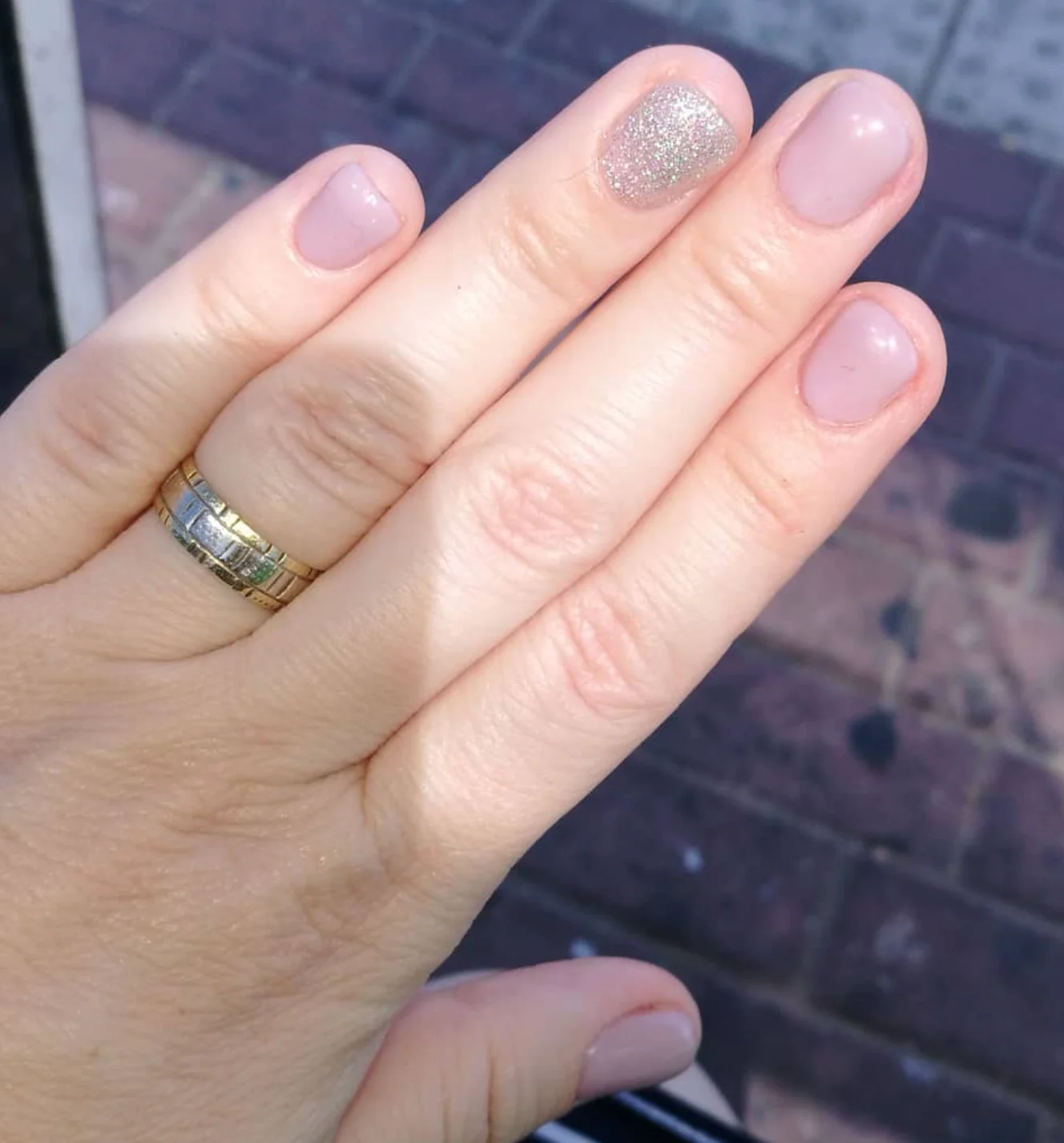 מניקור לק ג'ל