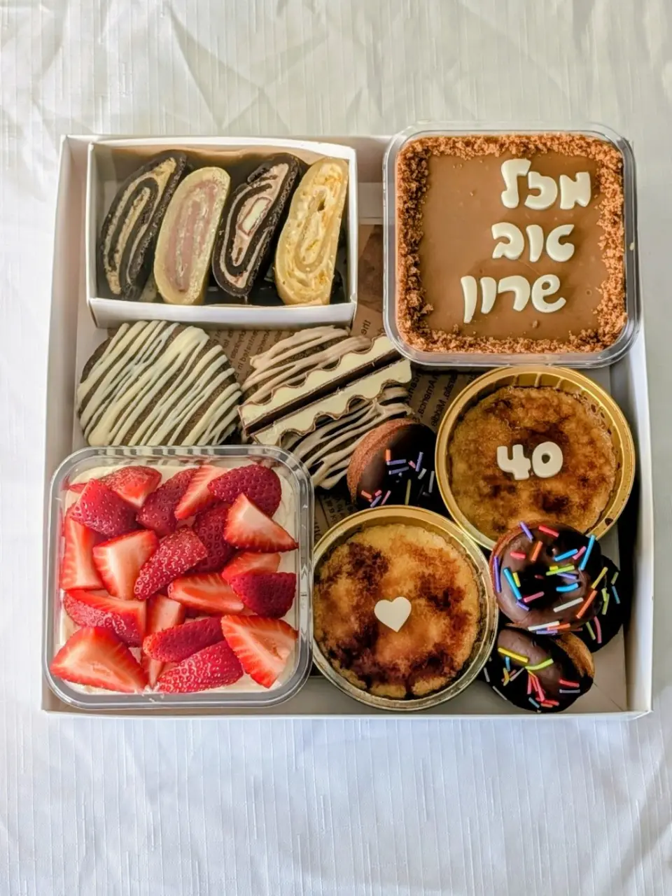 מארז עוגה+קרם ברולה+ דונאטס+עוגיות+מגולגלות+תותים