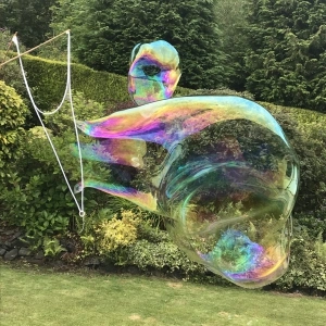 סדנאות קרקס (ג'אגלינג, בועות סבון, אקרויוגה)