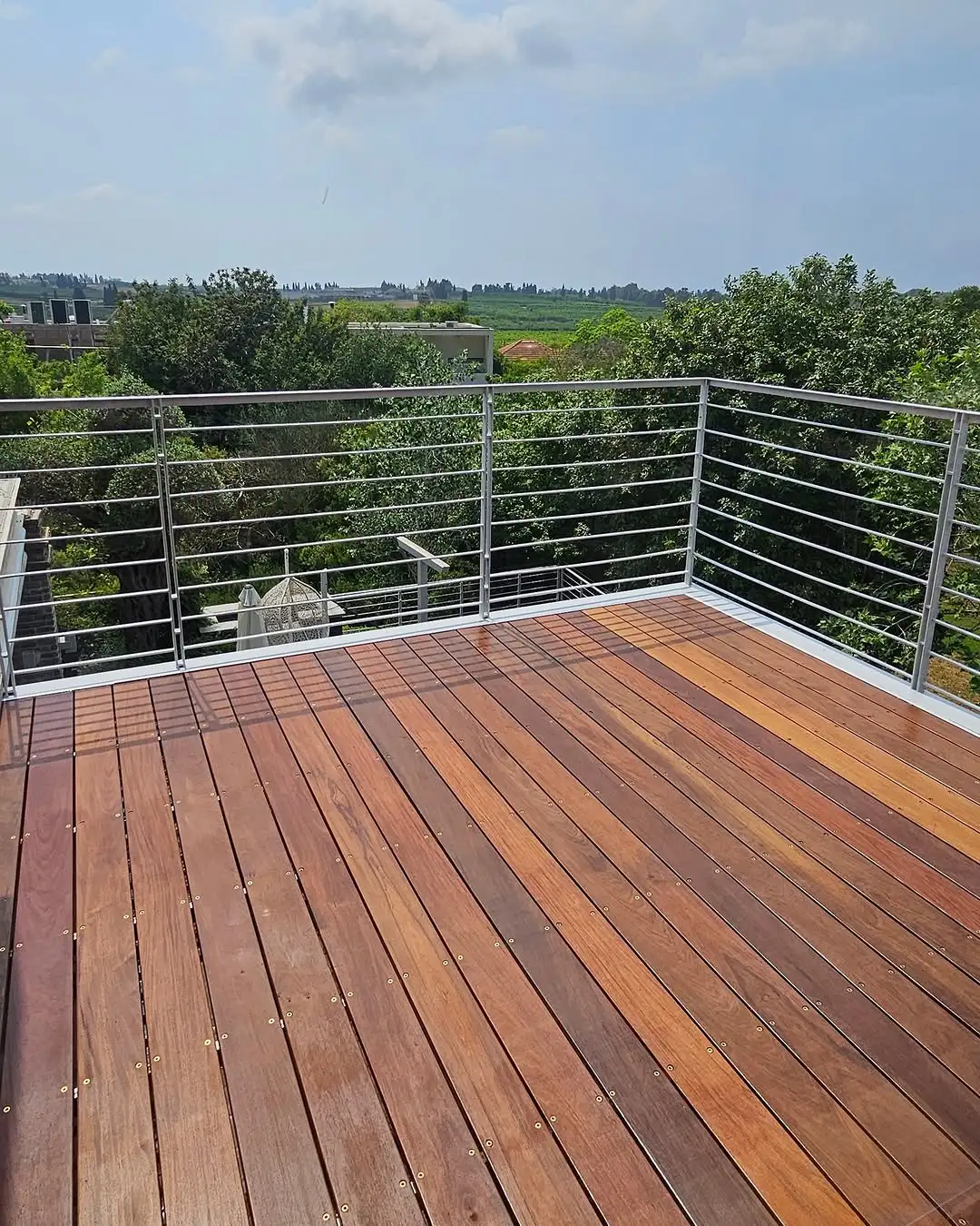 עבודת דק מעץ איפאה