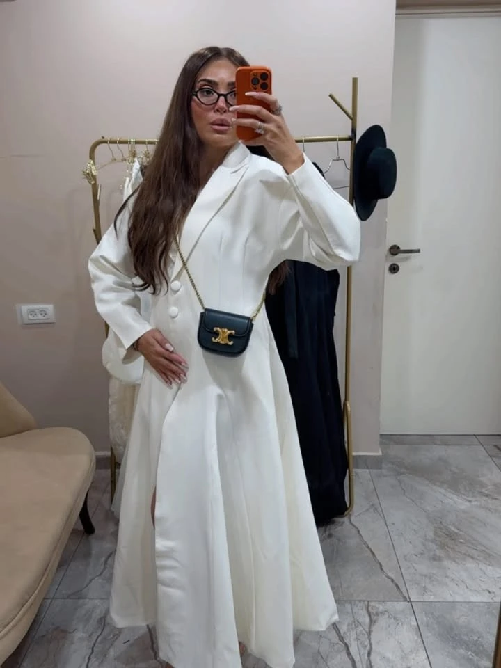 שמלת ג׳קט שחורה מחויטת