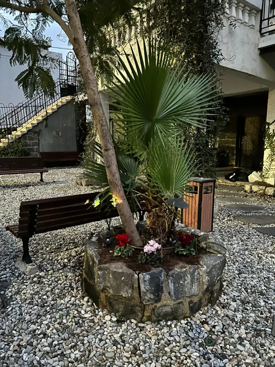 גישה לגינה פרטית וטרסה מרגיעה