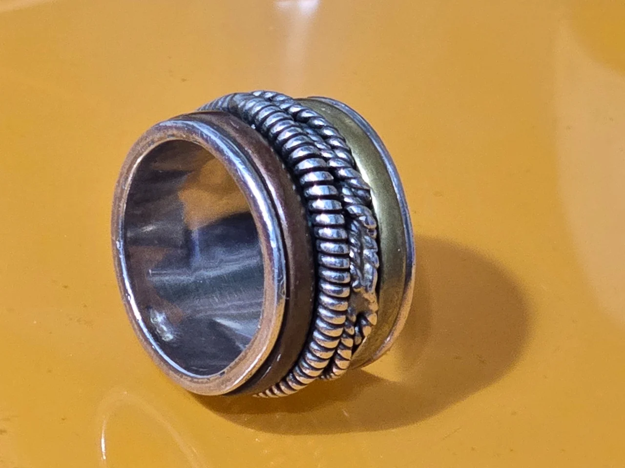 טבעת מסתובבת (Spinner Ring) כסף 925 חתומה מידה 8 משלבת בתוכה נחושת ופליז מראה רב גווני