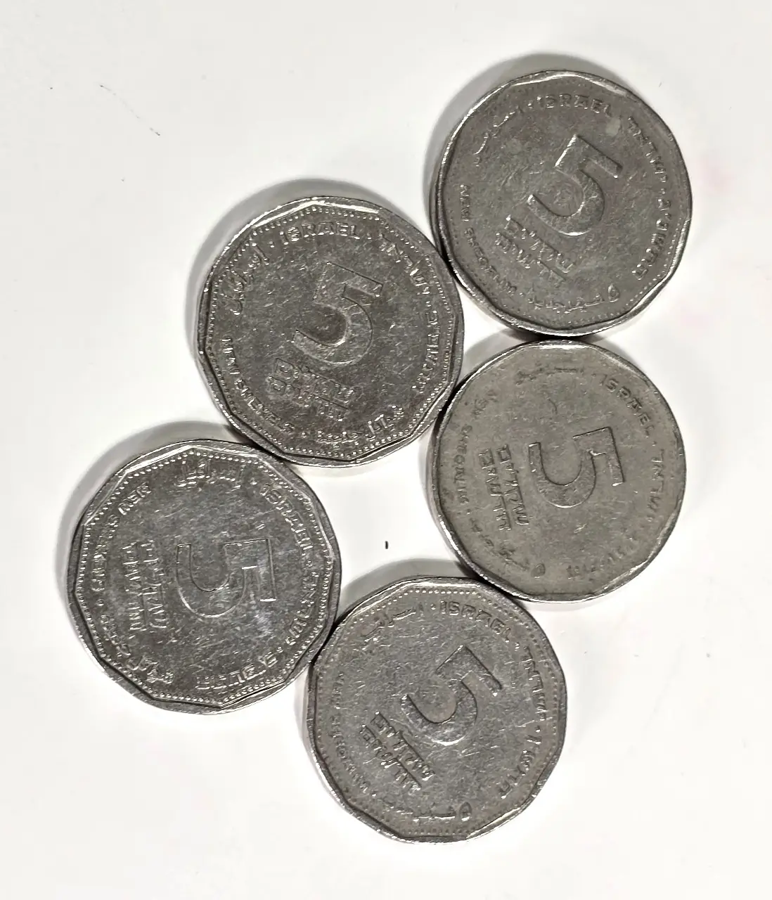 מטבע ערך נקוב 5 ש'ח עם דמויות 1--שתי יחידות בהוקרה לרופאים 2--שתי יחידות חים ויצמן 3--אחד יחידה לוי אשכול