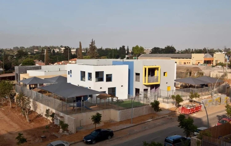 4 גני ילדים = 2 + 2 *נבנה*