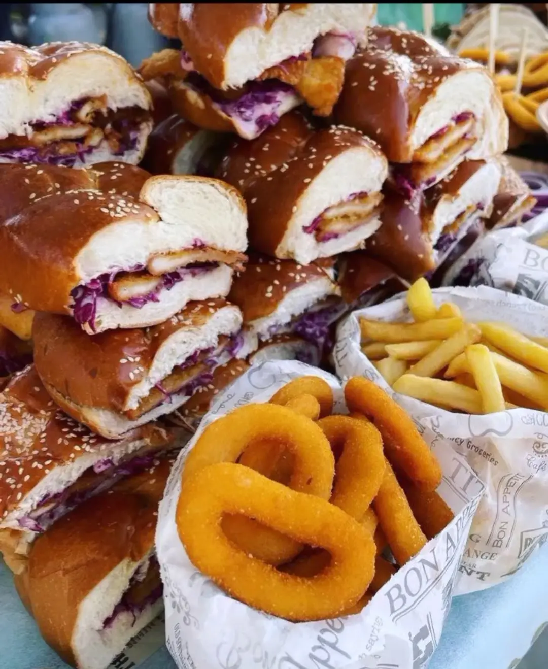 שולחנות שוק עשירים