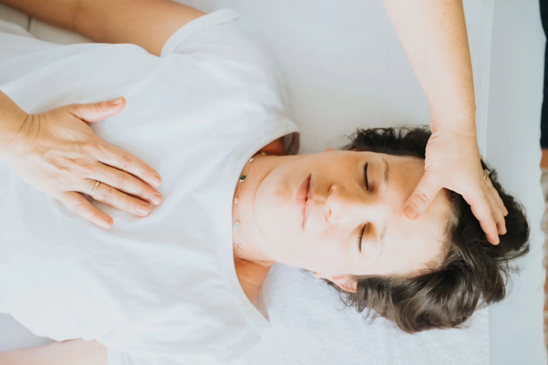 היתרונות של טיפולי מגע לנשים - חיבור לאיכות המים והרוך