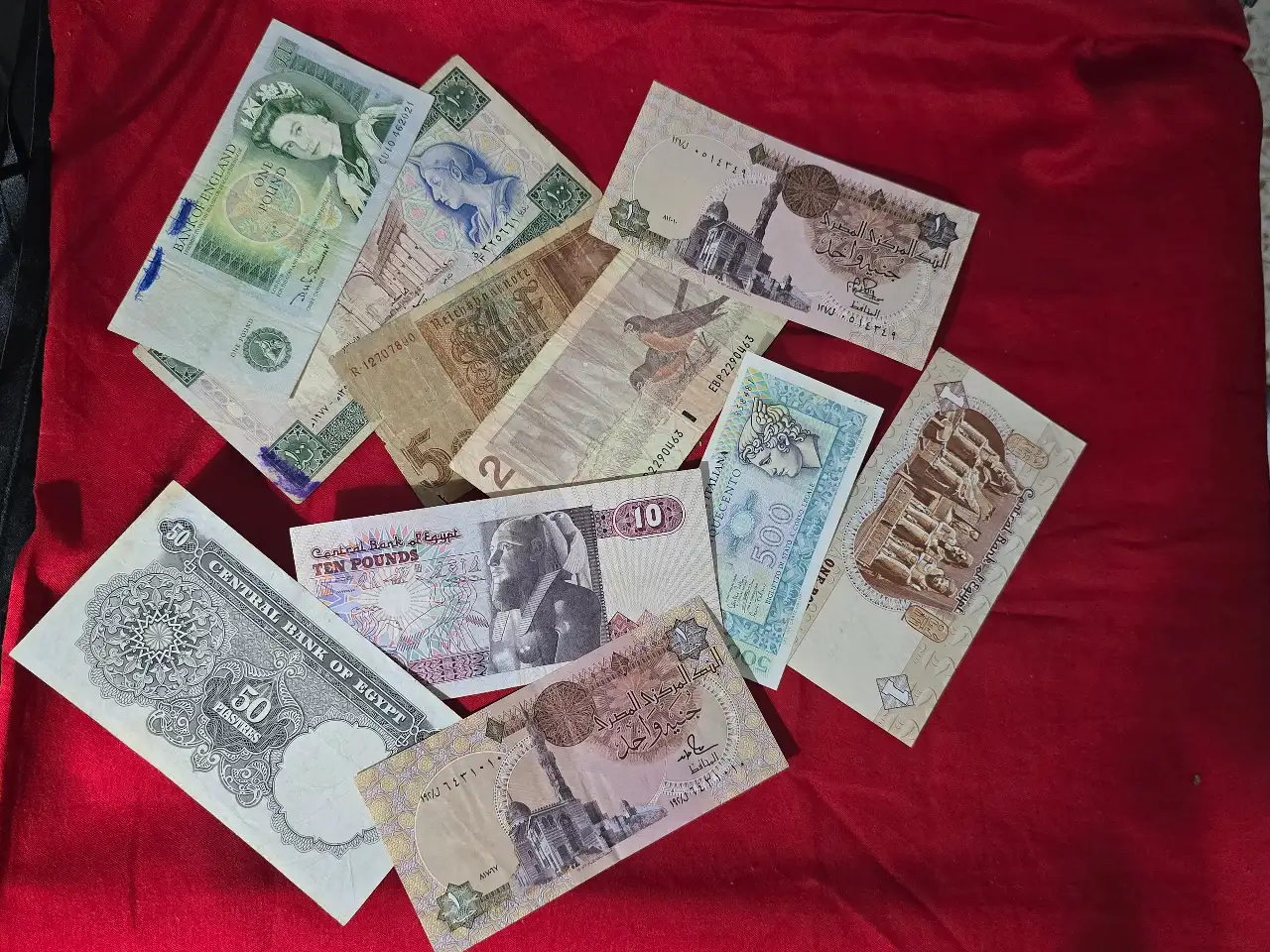 לוט של עשר שטרות מהעולם מצבים יפים