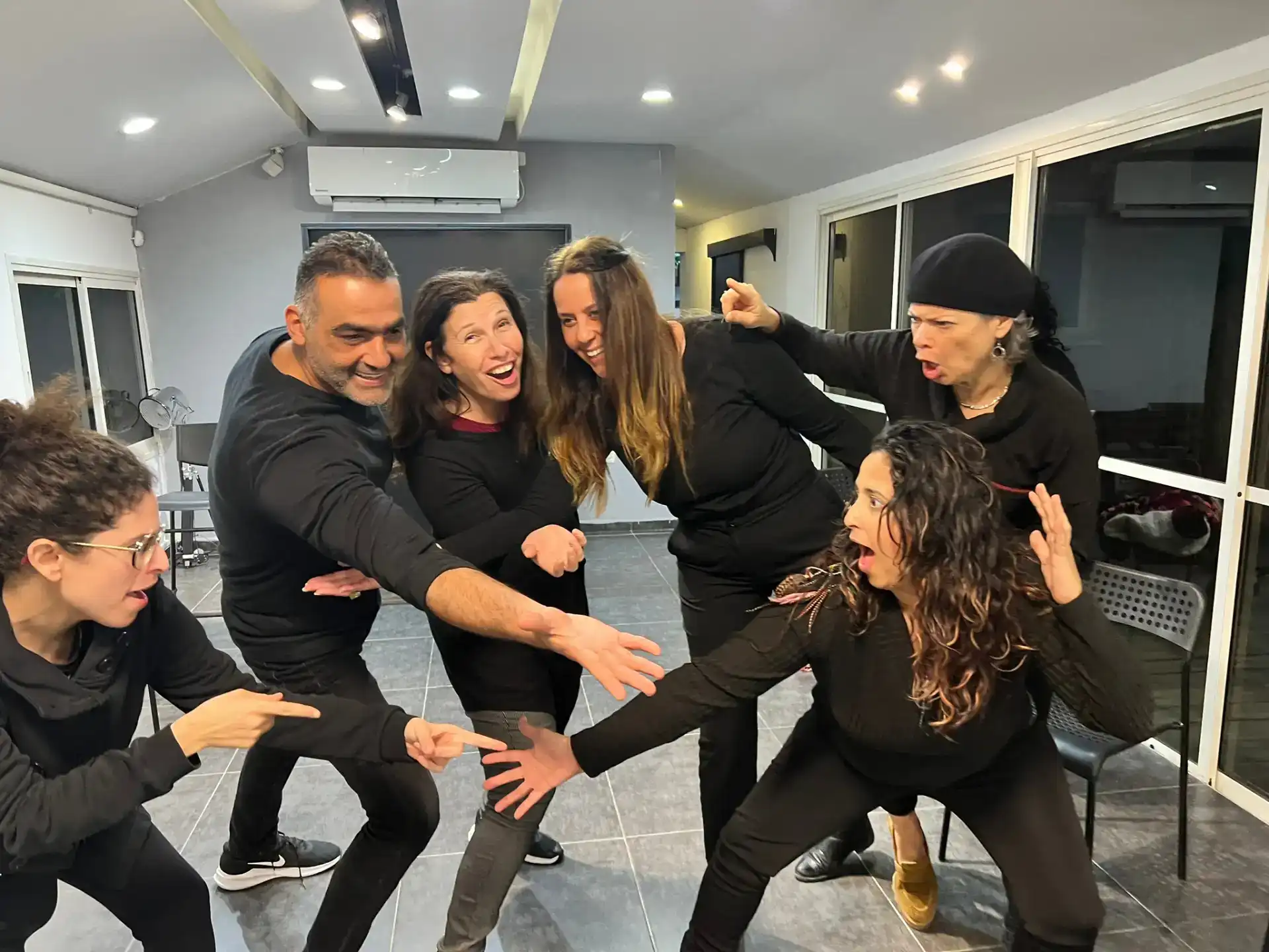 סדנת פסיכודרמה בשילוב תיאטרון פלייבק – חוויה רגשית בתנועה  (12 מפגשים)