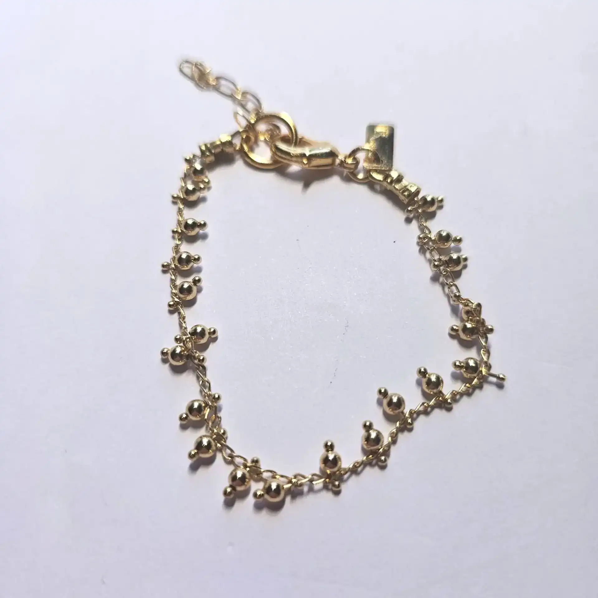 צמיד אהובה ליד – מתנה עם משמעות ועיצוב עכשווי