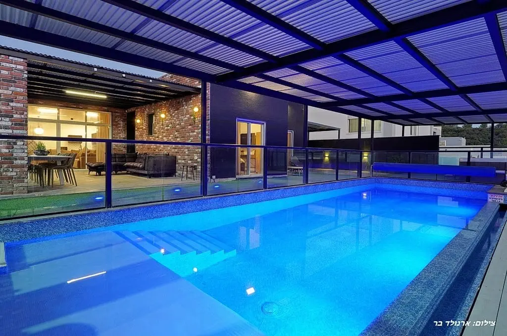 בריכה פרטית מחוממת (בעונה)