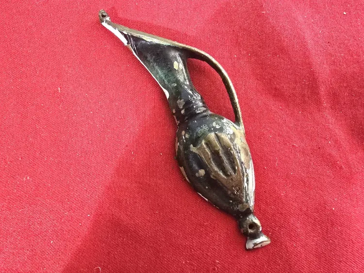 מזוזה ברונזה ישראלית ישנה בצורת כד Old mezuzah.