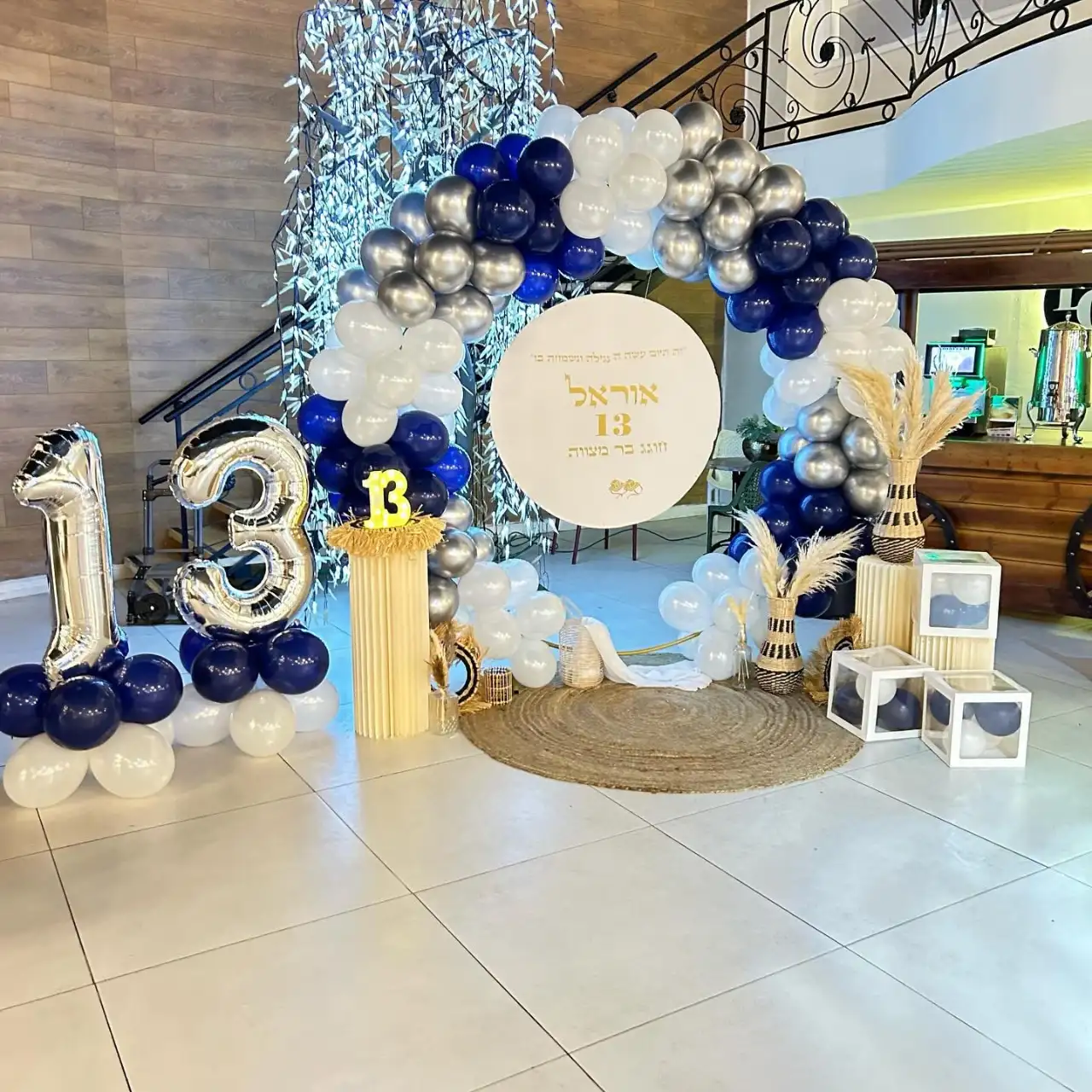 עמדת צילום + קיר בלונים/קיר פייטים