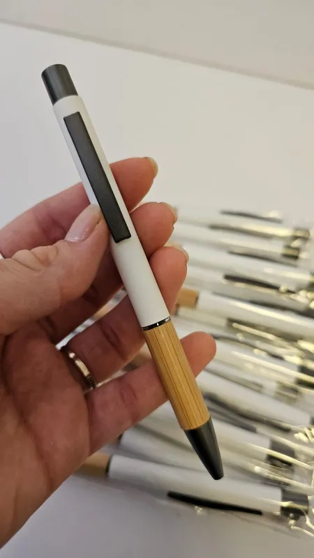 עט במבוק ממותג