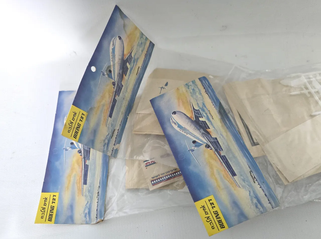 שלושה דגמים של בוינג 727 אל על להרכבה