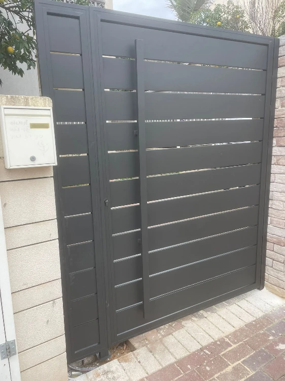 שער כניסה אלומיניום מרווח 