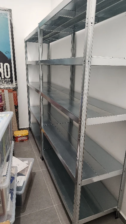 הרכבת מידוף וארונות פלסטיק  לבית והמחסן 