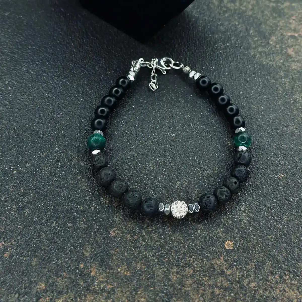 תכשיטים לגברים בעבודת יד – עוצמה ואמירה אישית