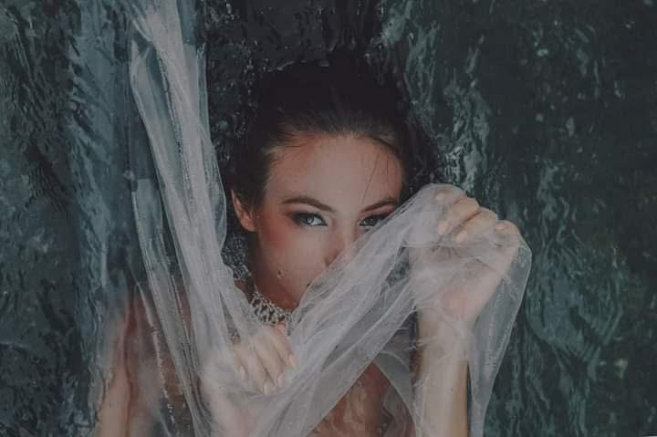 Dark beauty magazine 