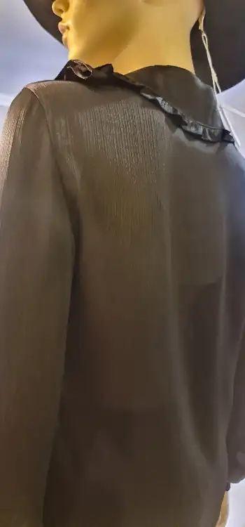 חולצת LENI שחורה