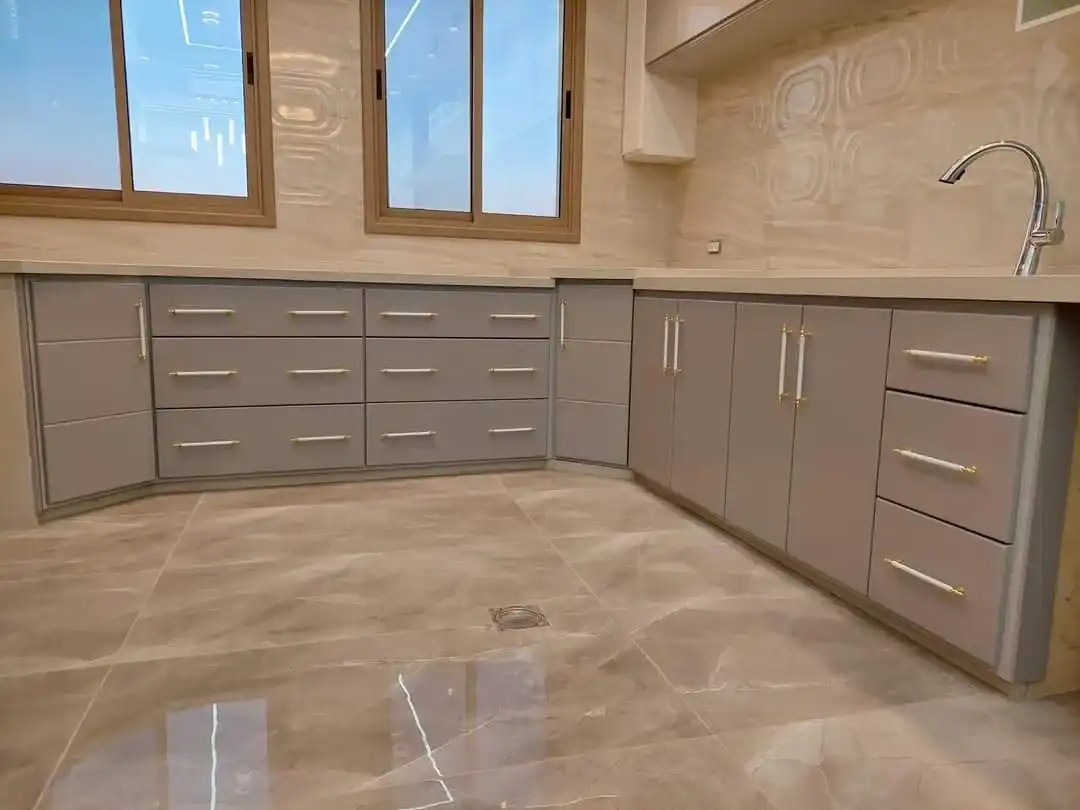 מטבח בגווני שמנת ובז'