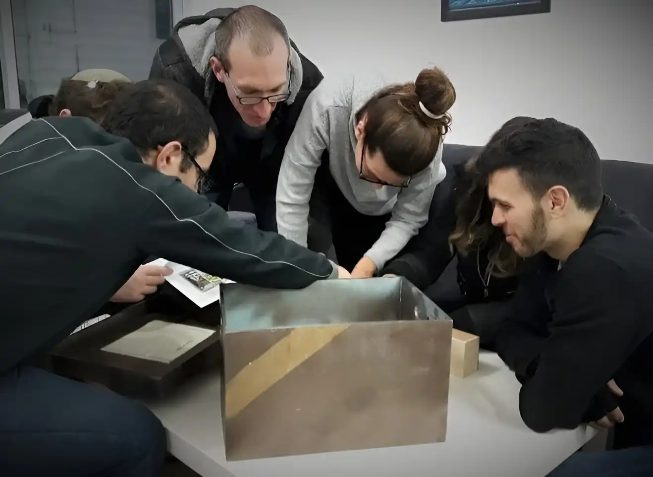 מתנה מקורית לבר/בת מצווה: קופסת בריחה בהתאמה אישית