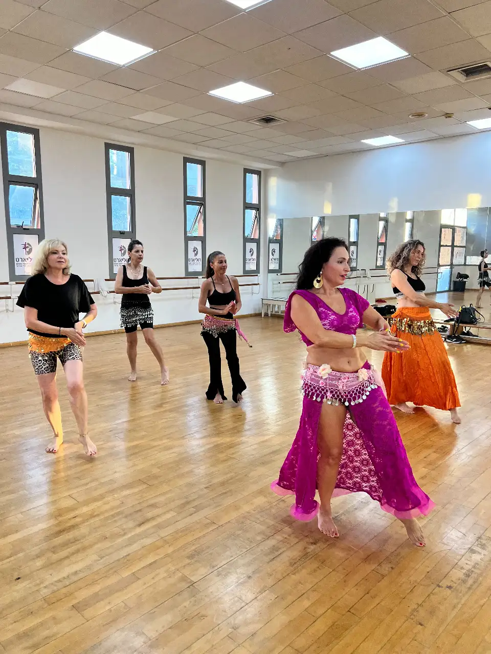 שיעור ריקודי בטן היכרות