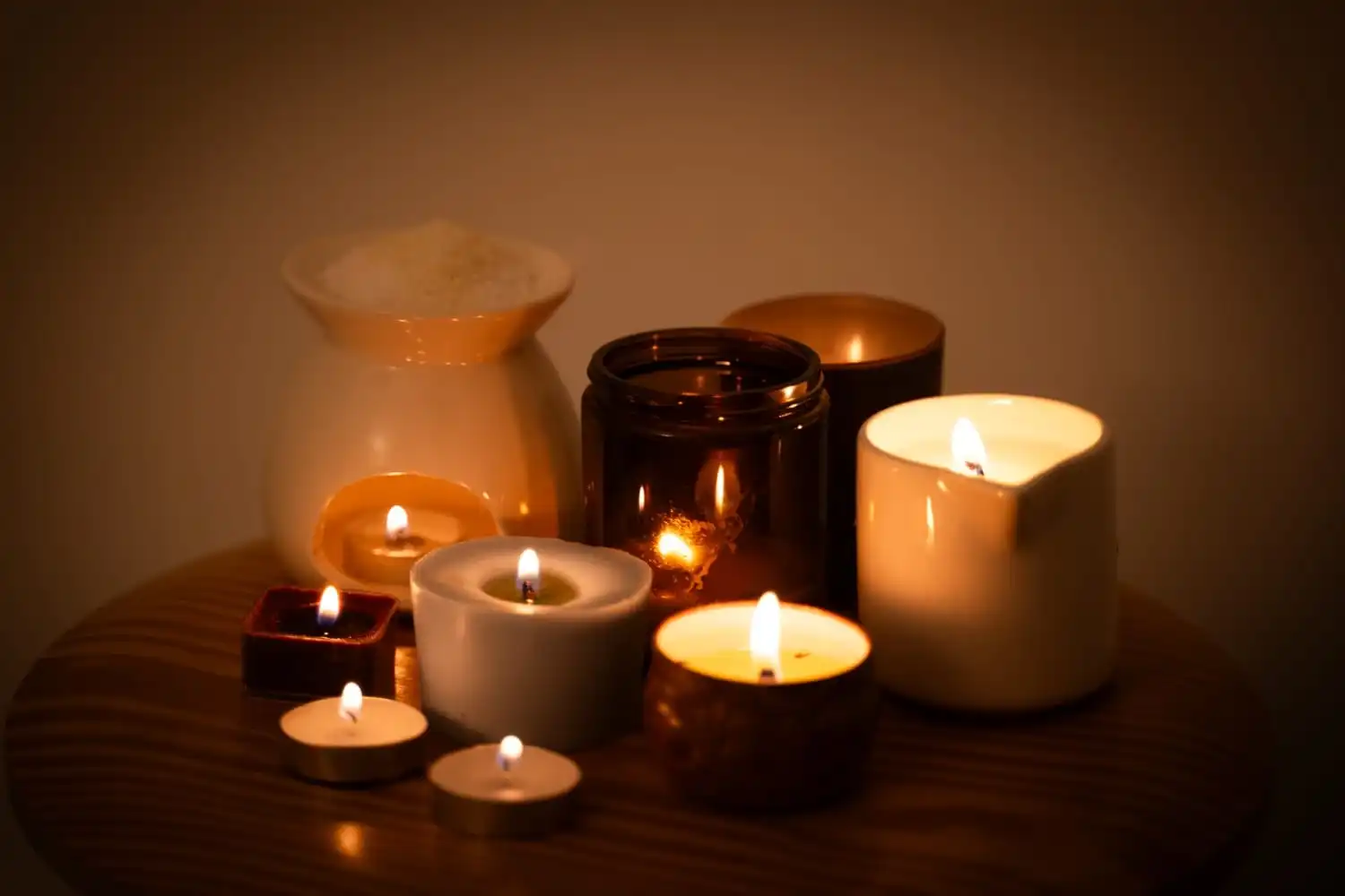 נרות עיסוי – חוויה חושית מרגיעה ובריאה