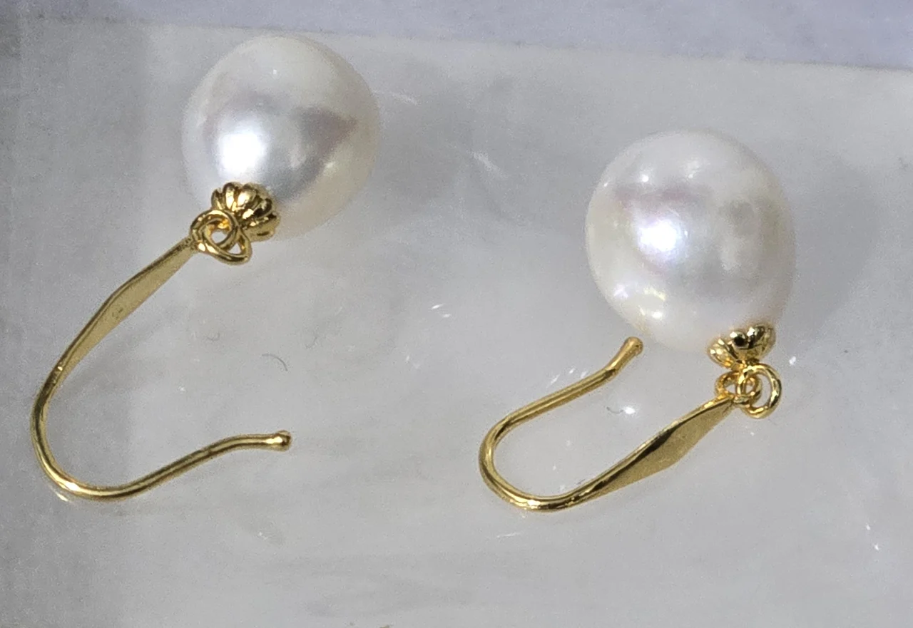 עגילי פנינה וסוגרי זהב