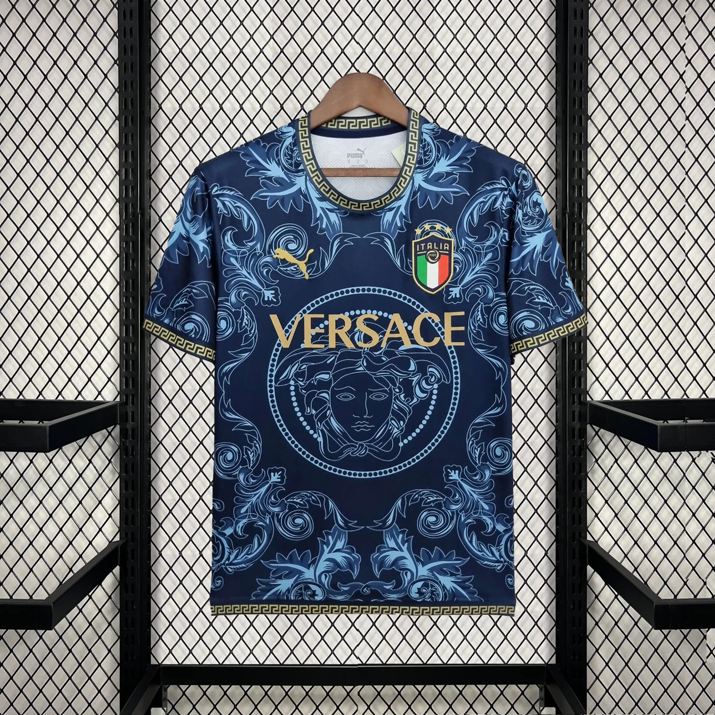 איטליה מהדורה מיוחדת וורסאצ׳ה כחולה