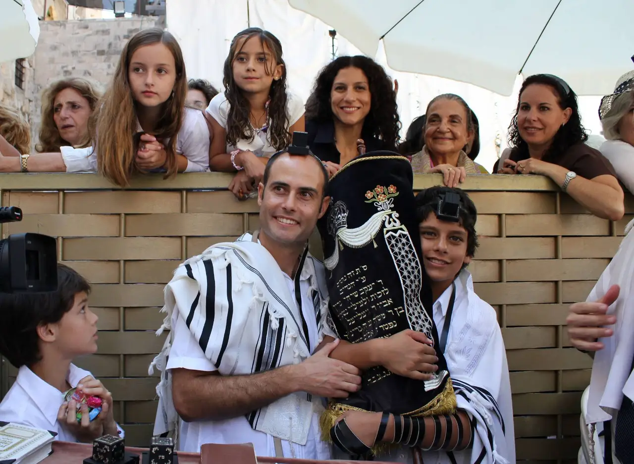 דני מוטלה - איש צוות רב תחומי (מפיק, במאי, צלם ומורה)