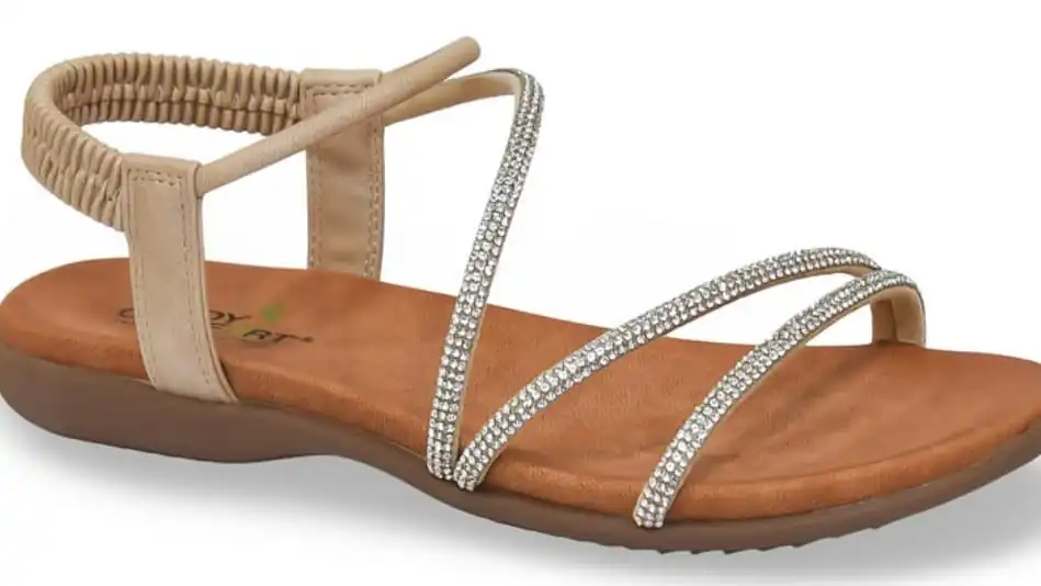 סנדלים משובצים אבנים