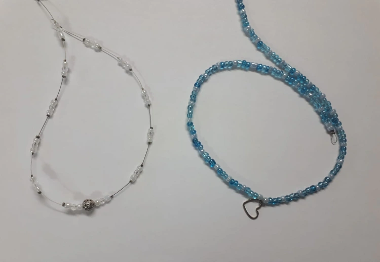 שרשראות חרוזים עדינות