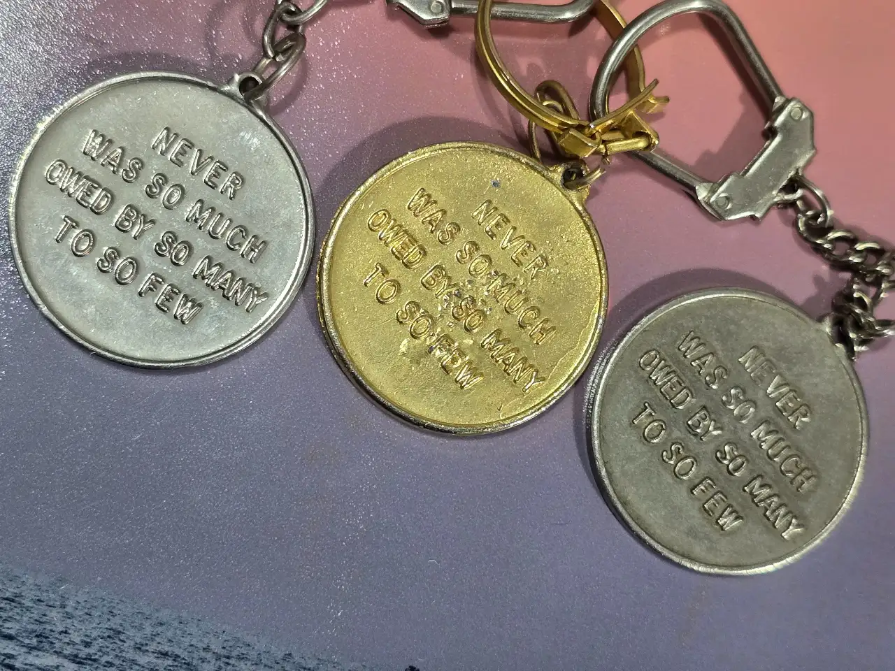 לוט 3 מחזיקי מפתחות הנושאים את דיוקנו של וינסטון צ'רצ'יל, ראש ממשלת אנגליה בעת מלחמת העולם השניה, שנות השישים
