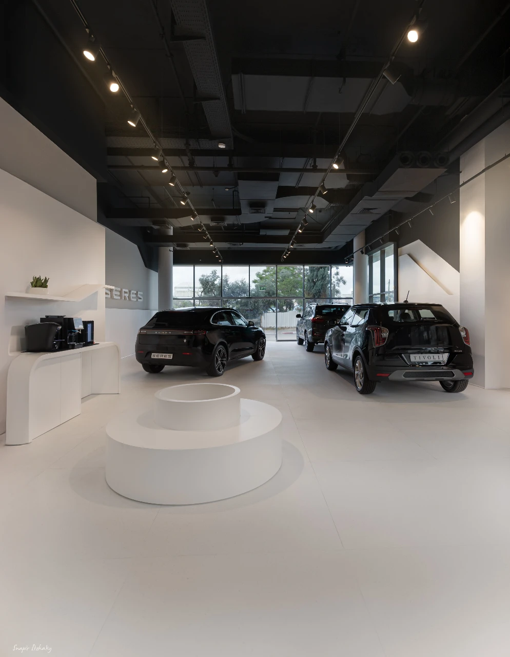loom-lighting KGM car showroom in Petah Tikva