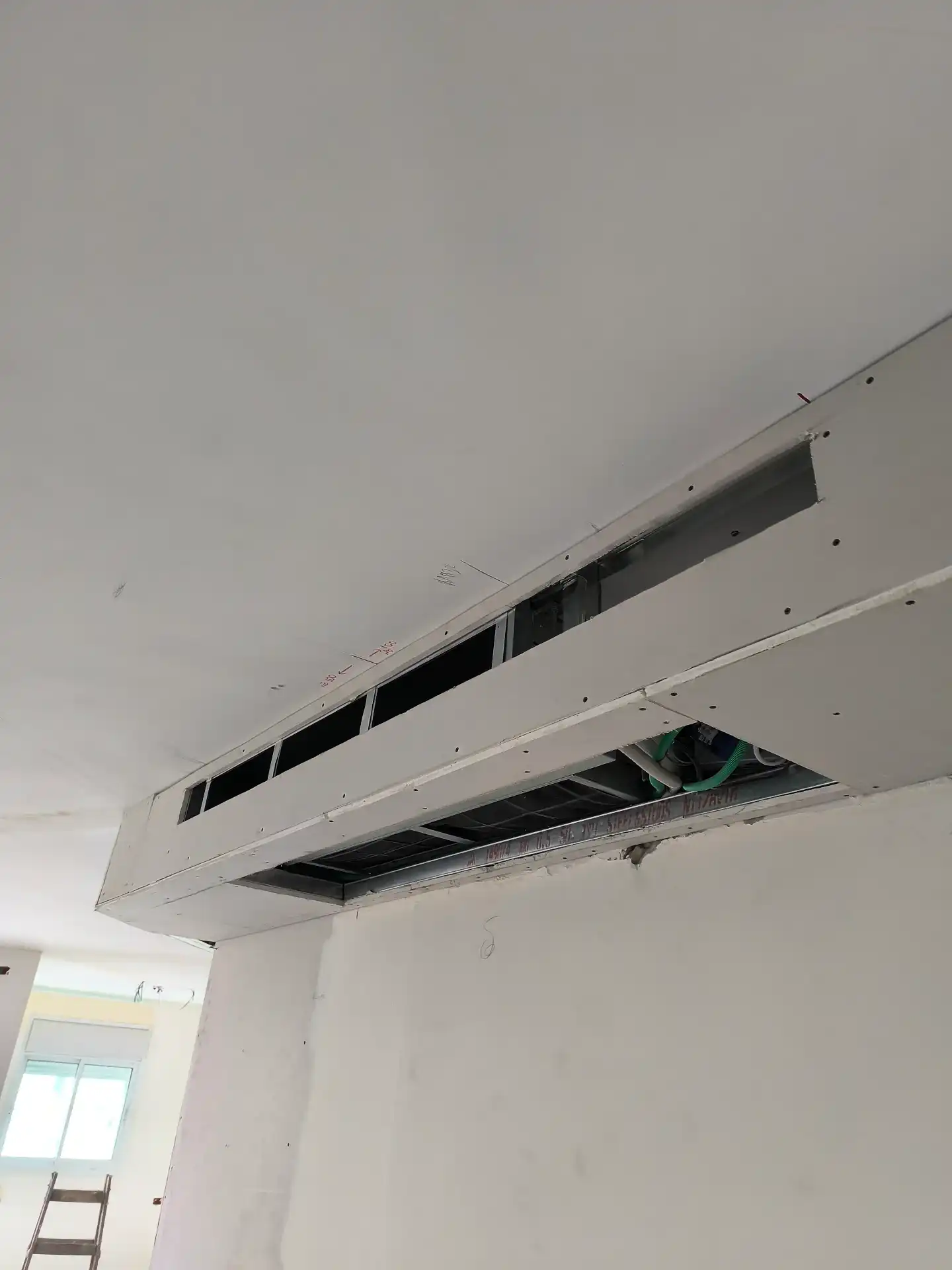  בנייה ועבודות מגבס