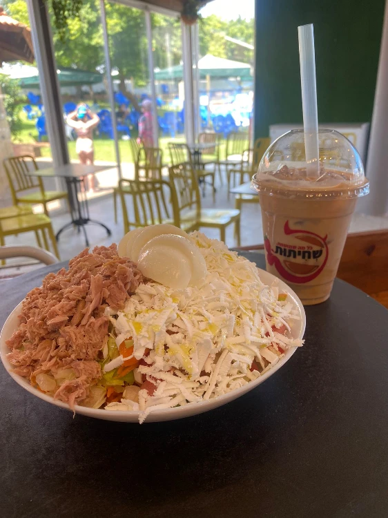 סלט הבית בהרכבה