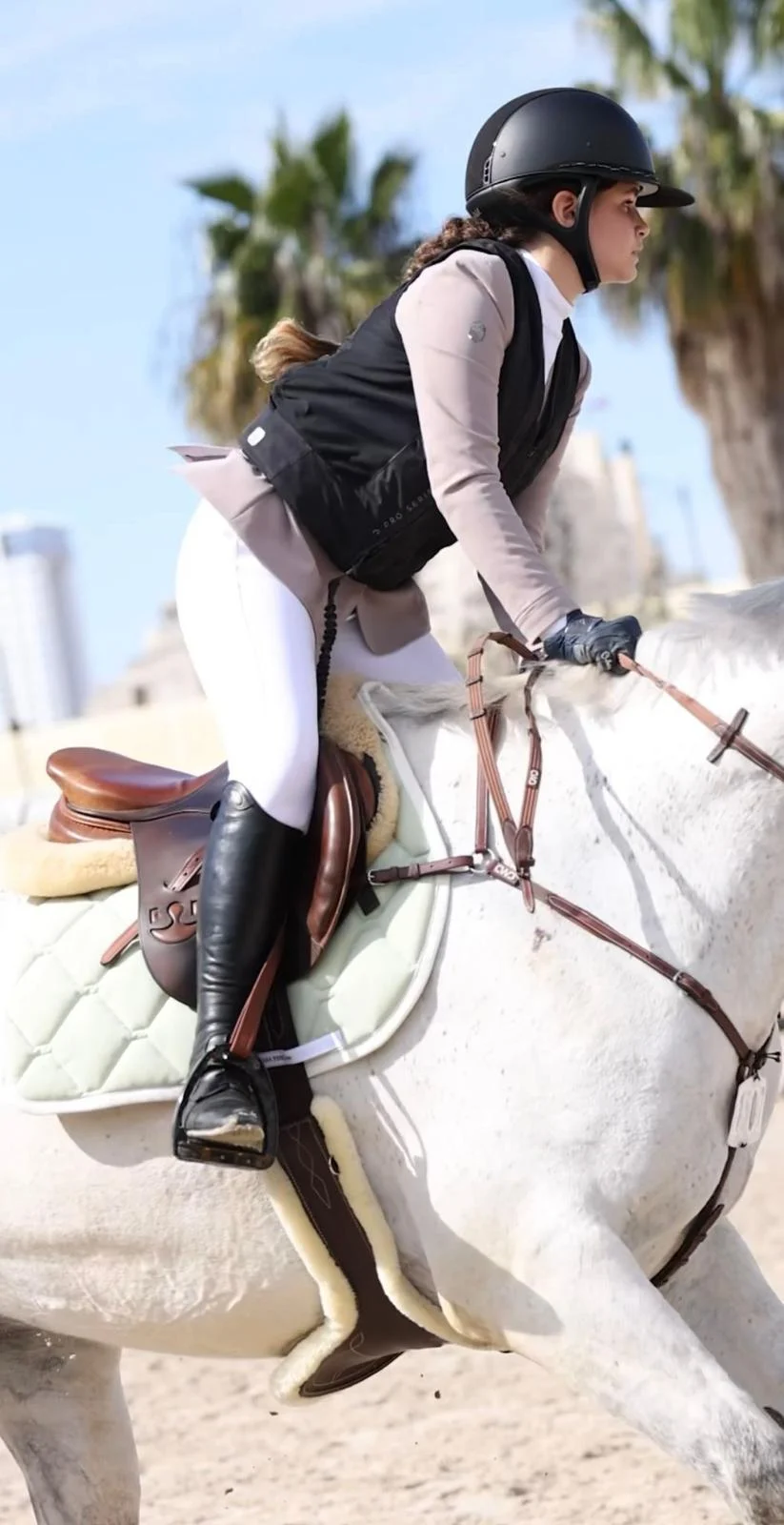 רכיבה טיפולית בעזרת סוסים