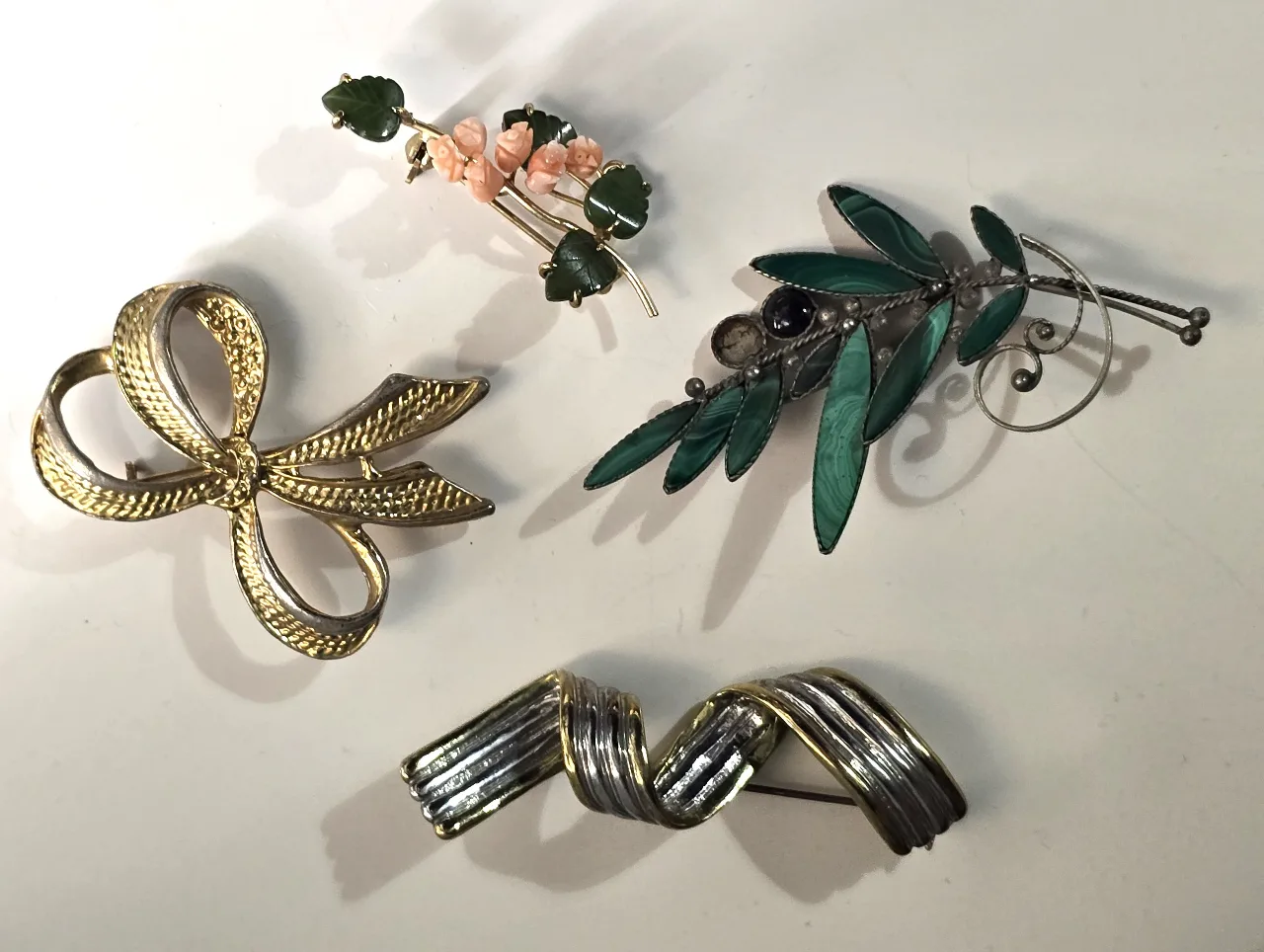 לוט של 4 סיכות לבגד כולם וינט'ג ממתכת