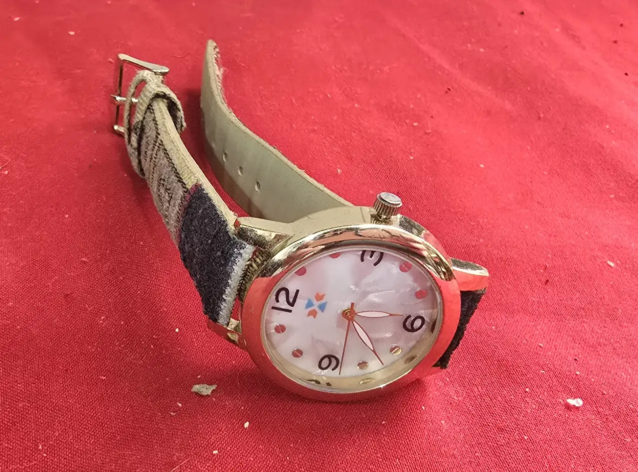 שעון יד בעיצוב אתני עם רצועת טקסטיל – Canyon Sky שנות ה-90 ארה״ב