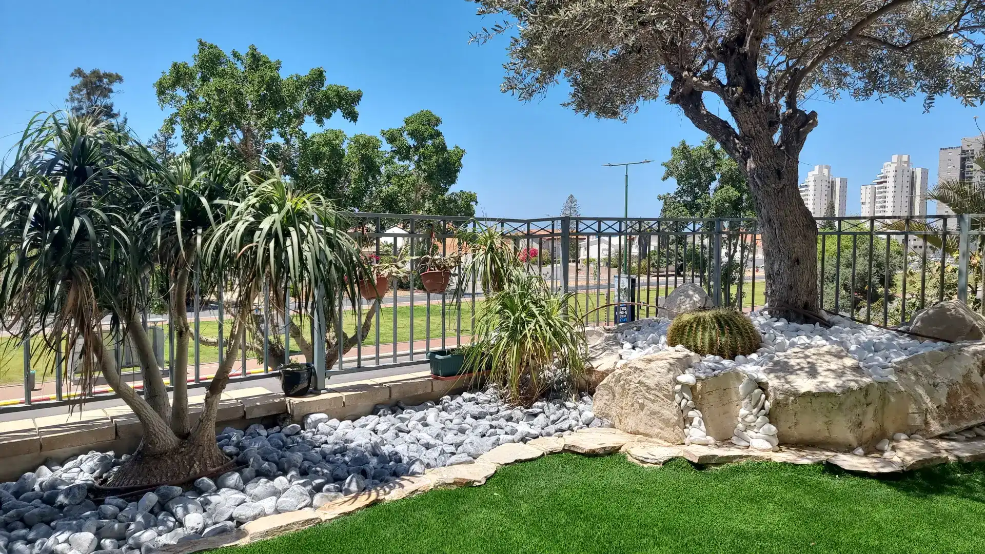 עבודות אבן טבעית- טרסות וריצוף חוץ