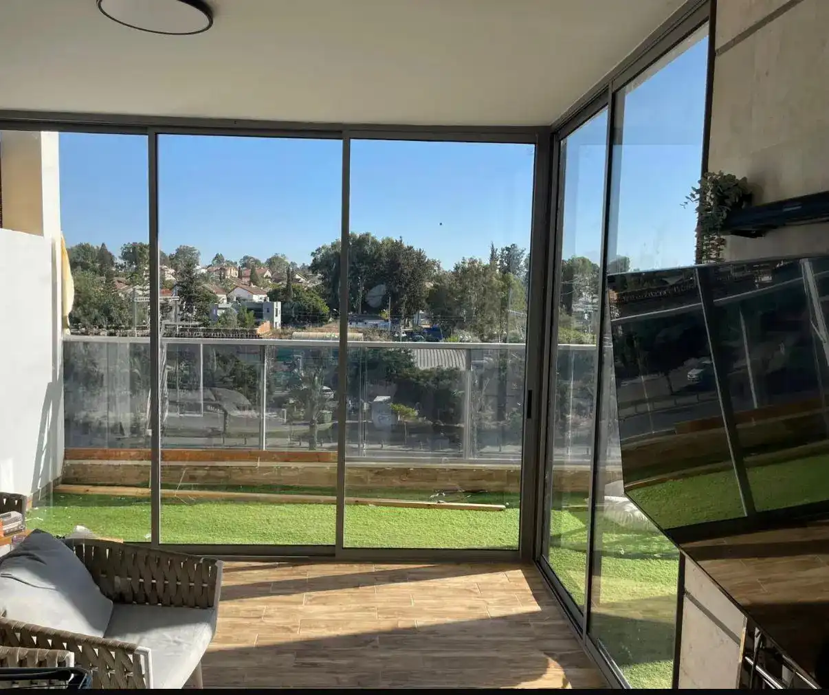 סגירות מרפסות 