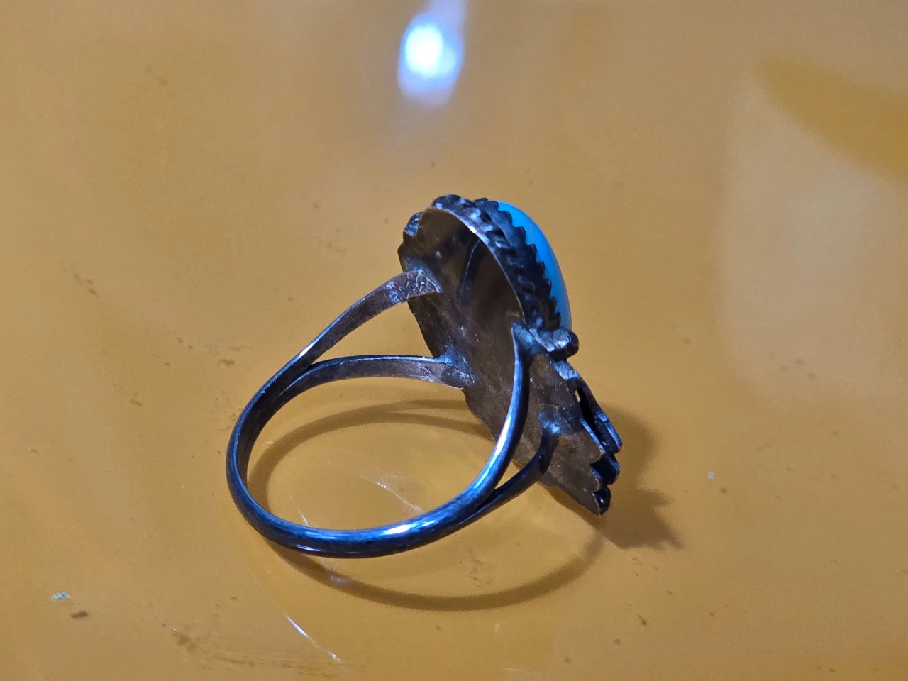 טבעת כסף סטרלינג 925 בסגנון (נאבאחו) המאופיינת בשבוץ אבן טורקיז מרכזית מידה 6